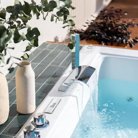 Apartment Magno Robles With Jacuzzi And Private Parking